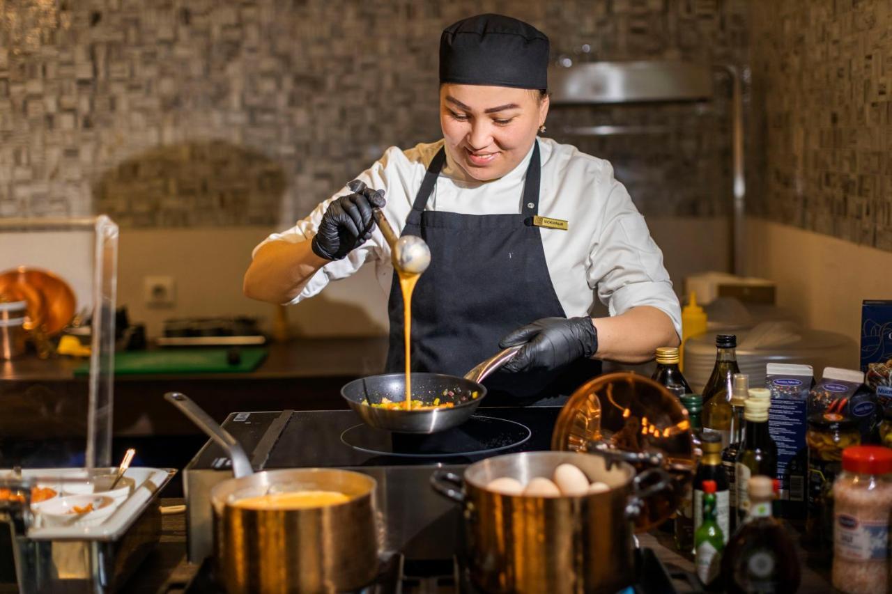 Hilton Samarkand Regency Eksteriør bilde